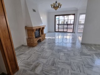 appartement-a-louer-a-les-princesses-superficie-240-m2-cheminee-et-climatisation
