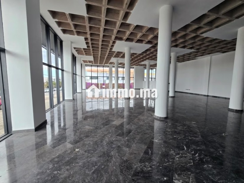 Immeuble Professionnel avec Showroom, Sous Sol et Bureaux dans la Zone Industrielle de Ouled Saleh - Location Immobilier - Bouskoura - photo 2