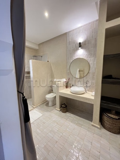 Marrakech – Très joli riad 4 suites proche Jemaa el Fna avec rooftop aménagé - Vente Immobilier - Autre - photo 4