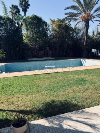 ambassador-villa-avec-ch-central-et-piscine-big-0