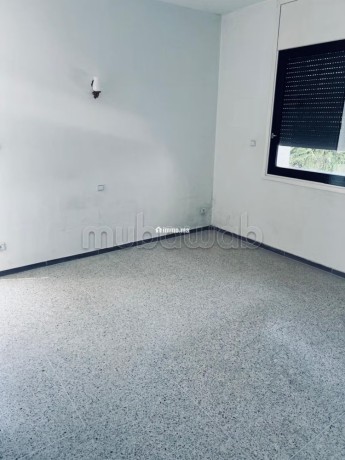 pinede-villa-avec-chauffage-central-et-piscine-big-2
