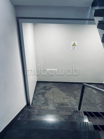 mabella-bureau-tres-moderne-sur-3-niveaux-big-2