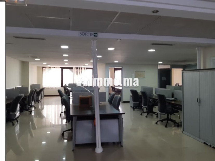 URGENT: Splendide plateau bureaux à Vendre. 1000 M - Vente Immobilier - Casablanca - photo 5