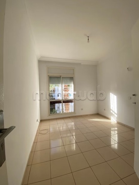 Louez cet appartement à Gauthier. 2 chambres. Antenne parabolique, résidence sécurisée - Location Immobilier - Casablanca - photo 2