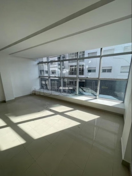 Un bureau spacieux avec place de parking en location à bd Abdelmoumen - Location Immobilier - Casablanca - photo 2