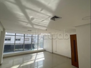 Un bureau spacieux avec place de parking en location à bd Abdelmoumen - Bureau à louer - Casablanca