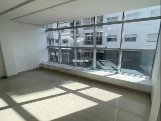Un bureau spacieux avec place de parking en location à bd Abdelmoumen - Bureau à louer - Casablanca