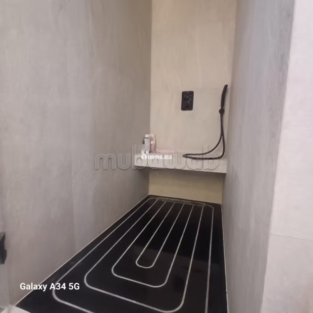 Superbe appartement à louer à De La Plage. 3 grandes pièces. Système de parabole et résidence sécurisée - Location Immobilier - Tanger - photo 5
