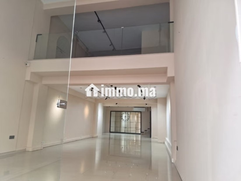 Magasin à louer situé sur maarif - Location Immobilier - Casablanca - photo 1