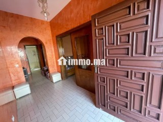 belle-villa-avec-jardin-a-vendre-hay-riad-rabat