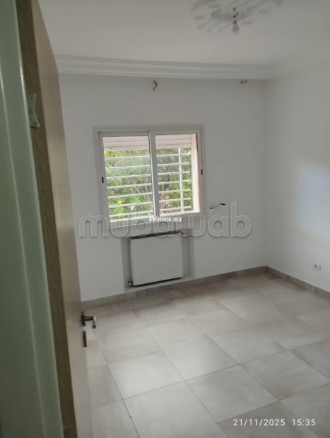 Très bel appartement en location à Racine.
Surface totale 120 m².
Meublé - Location Immobilier - Casablanca - photo 2