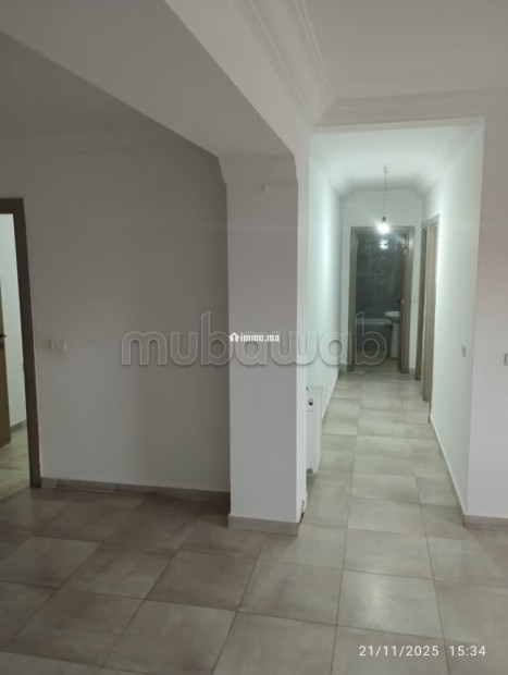 Très bel appartement en location à Racine.
Surface totale 120 m².
Meublé - Location Immobilier - Casablanca - photo 5