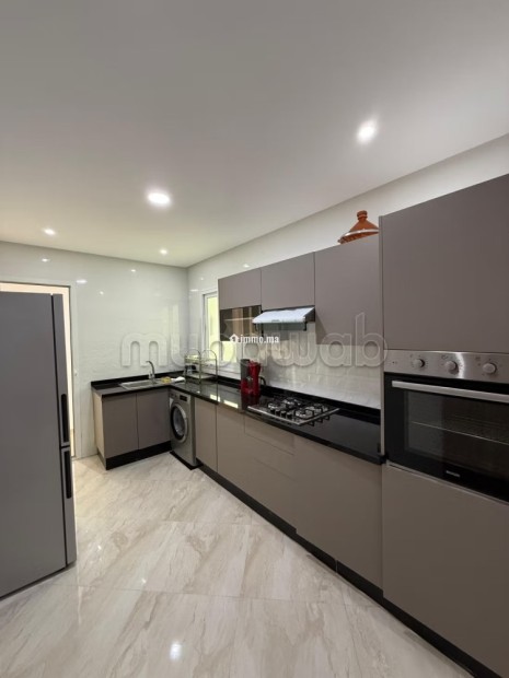 Superbe appartement à louer à Manar.
Superficie 100 m².
Bien meublé - Location Immobilier - Tanger - photo 6