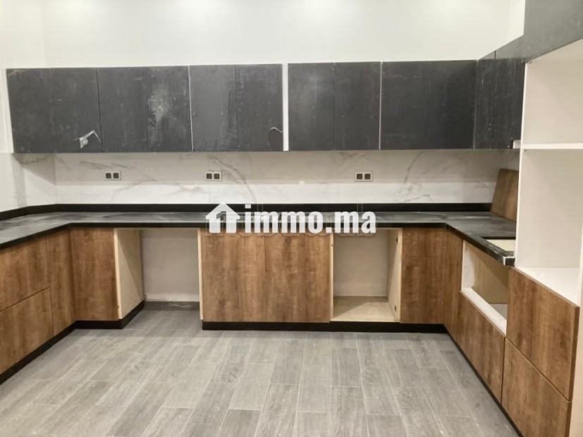 Maison à vendre à Berkane. Surface totale 200 m². Cuisinière avec four - Vente Immobilier - Berkane - photo 2