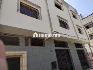 vente-dun-bel-appartement-a-anjra-superficie-200-m2-cuisine-bien-equipee