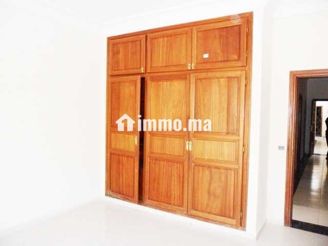 Villa avec chauffage central à Souissi - Location Immobilier - Rabat - photo 6