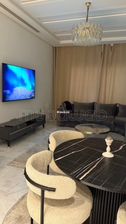 a-louer-bel-appartement-meuble-en-plein-centre-big-3