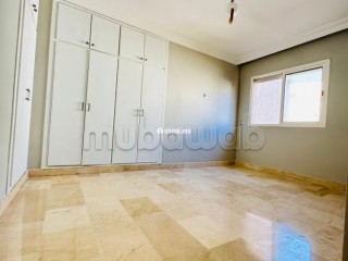 Louez cet appartement à Val Fleury. Surface de 75 m². Cheminée et climatisation - Appartement à louer - Casablanca
