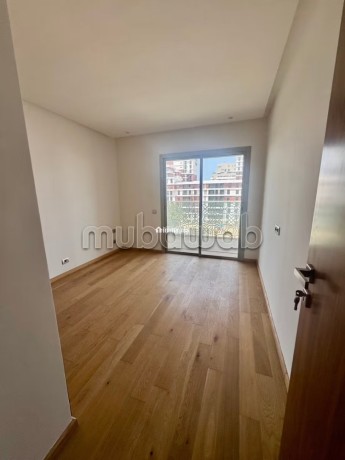 tres-jolie-appartement-3ch-tres-moderne-a-cfc-big-5