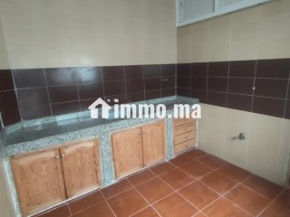 Maison R2 à l'achat à Marjane. 1 garage, 5 chambres, 3 salons, 4 cuisines et 4 sdb. Terrasse - Maison à vendre - Meknes