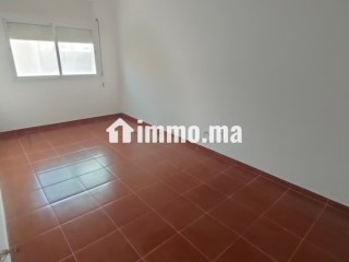 Maison R2 à l'achat à Marjane. 1 garage, 5 chambres, 3 salons, 4 cuisines et 4 sdb. Terrasse - Maison à vendre - Meknes