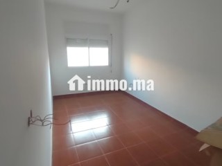 Maison R2 à l'achat à Marjane. 1 garage, 5 chambres, 3 salons, 4 cuisines et 4 sdb. Terrasse - Maison à vendre - Meknes