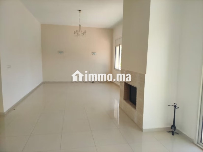 Location villa de haut standing à Ain Diab Extension. 4 belles chambres. Tout confort avec cheminée et climatisation - Location Immobilier - Casablanca - photo 2