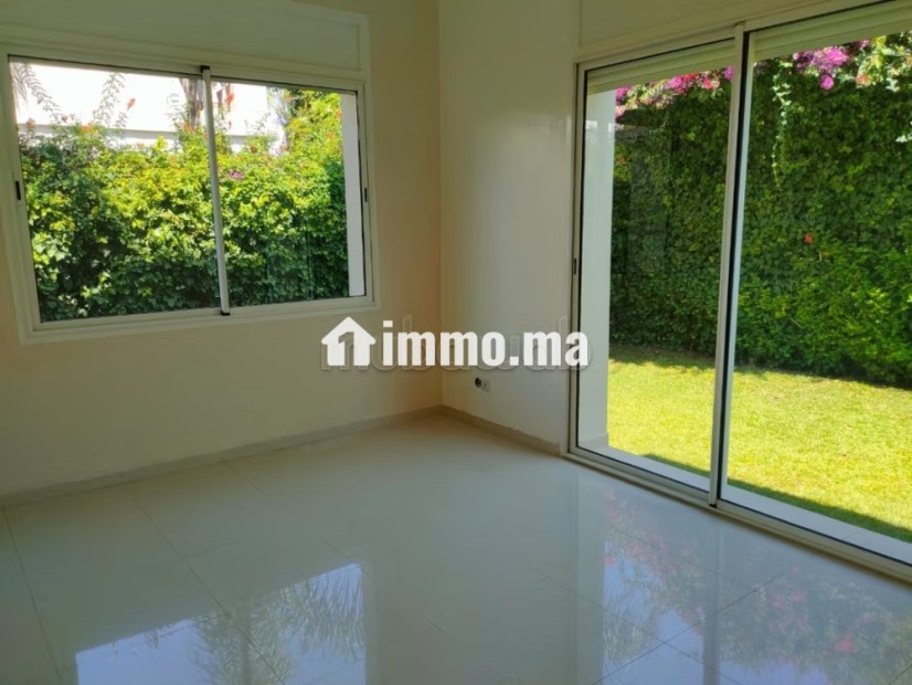 Location villa de haut standing à Ain Diab Extension. 4 belles chambres. Tout confort avec cheminée et climatisation - Location Immobilier - Casablanca - photo 3