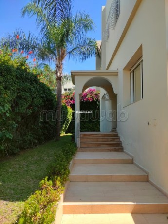 location-villa-de-haut-standing-a-ain-diab-extension-4-belles-chambres-tout-confort-avec-cheminee-et-climatisation-big-3