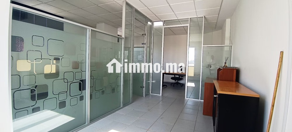 Beau bureau à louer à Gauthier.
Terrasse et ascenseur - Location Immobilier - Casablanca - photo 1