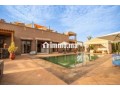 belle-villa-avec-piscine-chauffee-vue-sur-montagne-small-3
