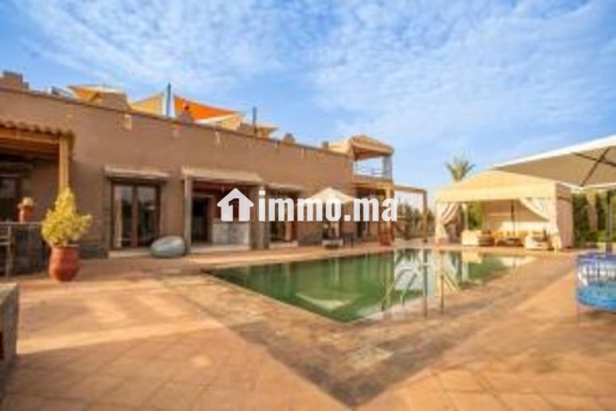belle-villa-avec-piscine-chauffee-vue-sur-montagne-big-3