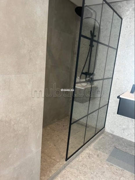 Luxueux studio meublé et équipé à CFC à 2 min à pieds du cafc et à 5 min en voiture de l autoroute - Location Immobilier - Casablanca - photo 5