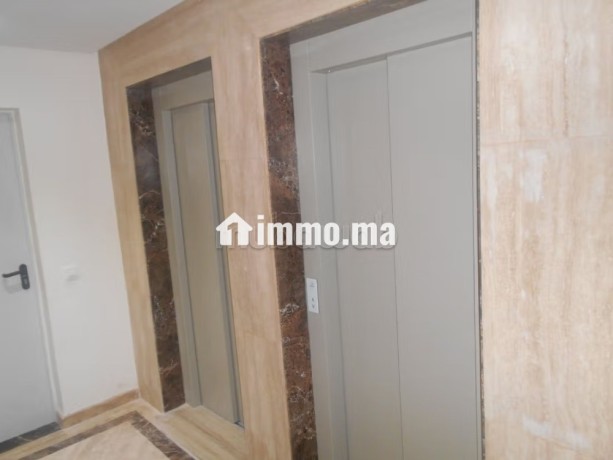 plateaux-de-bureaux-a-louer-de-75m2-a-159m2-big-10