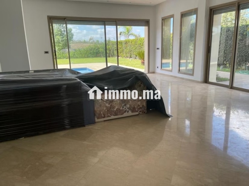 Location villa de haut standing à Ville Verte. 5 pièces. Double vitrage et porte blindée - Location Immobilier - Bouskoura - photo 5