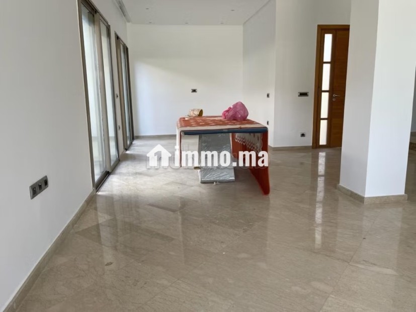 Location villa de haut standing à Ville Verte. 5 pièces. Double vitrage et porte blindée - Location Immobilier - Bouskoura - photo 6