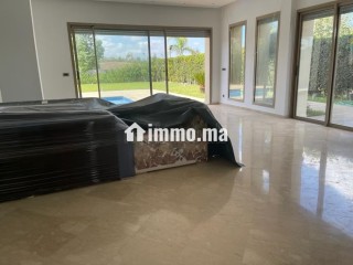 Location villa de haut standing à Ville Verte. 5 pièces. Double vitrage et porte blindée - Villa à louer - Bouskoura