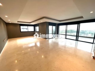 Appartement en location à Ain Diab. Surface de 200 m². Service de concierge et climatisation - Appartement à louer - Casablanca