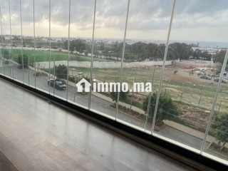 Appartement en location à Ain Diab. Surface de 200 m². Service de concierge et climatisation - Appartement à louer - Casablanca