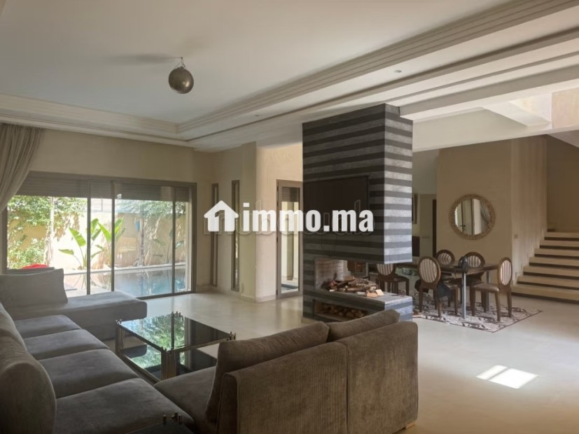 Villa de haut standing à louer à Route de l'Ourika.
Superficie 270 m².
Meublé - Location Immobilier - Marrakech - photo 2