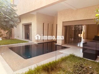 Villa de haut standing à louer à Route de l'Ourika.
Superficie 270 m².
Meublé - Villa à louer - Marrakech
