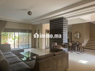 Villa de haut standing à louer à Route de l'Ourika.
Superficie 270 m².
Meublé - Villa à louer - Marrakech