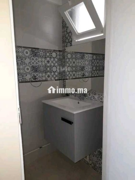 2 chambres salon vide bd standhal - Location Immobilier - Casablanca - photo 5