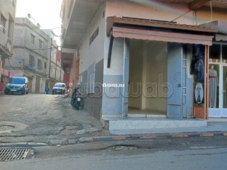Beau local à vendre à Mesnana. Superficie 25 m². Porte blindée - Local commercial à vendre - Tanger