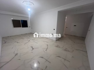 Très bel appartement en location à Harhoura.
Surface totale 90 m².
Porte blindée et système de double vitrage - Appartement à louer - Harhoura