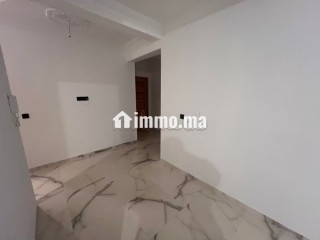 Très bel appartement en location à Harhoura.
Surface totale 90 m².
Porte blindée et système de double vitrage - Appartement à louer - Harhoura