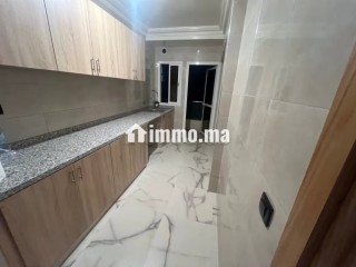 Très bel appartement en location à Harhoura.
Surface totale 90 m².
Porte blindée et système de double vitrage - Appartement à louer - Harhoura