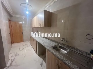 Très bel appartement en location à Harhoura.
Surface totale 90 m².
Porte blindée et système de double vitrage - Appartement à louer - Harhoura