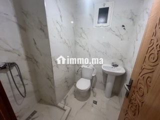 Très bel appartement en location à Harhoura.
Surface totale 90 m².
Porte blindée et système de double vitrage - Appartement à louer - Harhoura