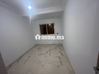 Très bel appartement en location à Harhoura.
Surface totale 90 m².
Porte blindée et système de double vitrage - Appartement à louer - Harhoura